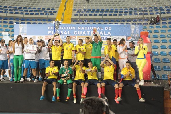 Colombia se alzó con el cetro de monarca después de vencer 2-0 a Guatemala. (Foto Prensa Libre: Norvin Mendoza)