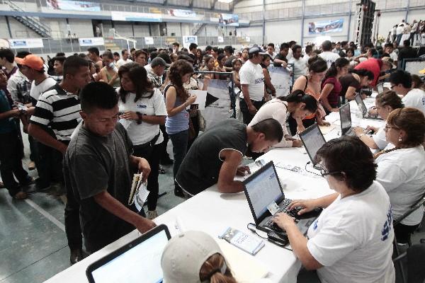 Miles de aspirantes participan en  programas de servicio cívico, por lo que son remunerados.