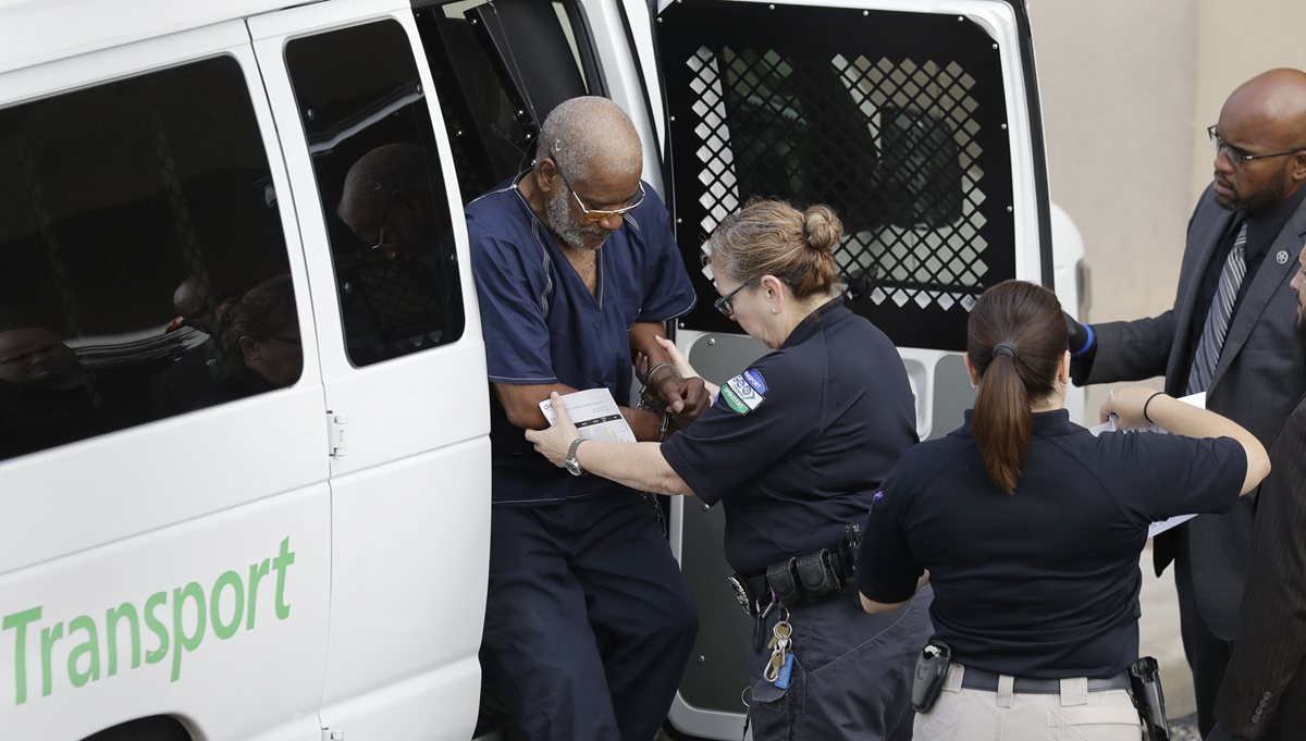 James Mathew Bradley Jr.,(izquierda) llega a la corte federal para una audiencia. (Foto PRensa Libre: AFP).