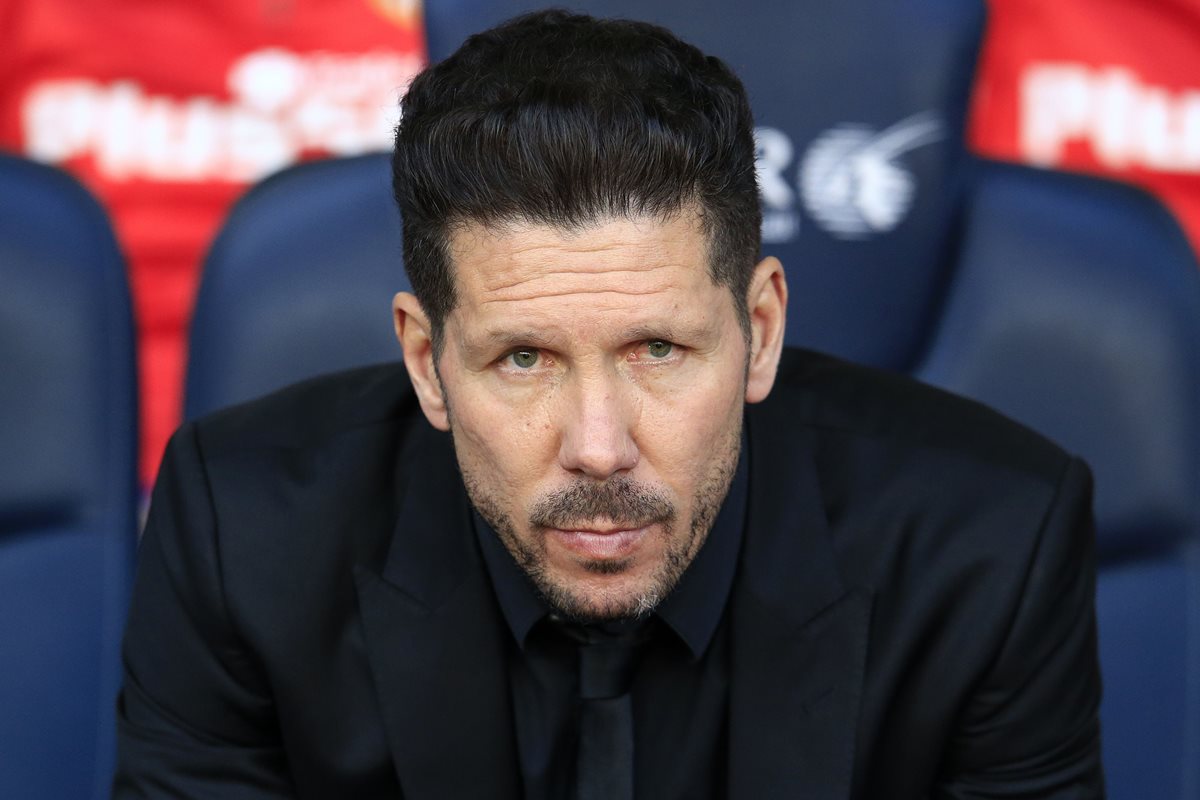 El técnico argentino Diego Simeone se culpó por la salida del colombiano Jackson Martínez del Atlético de Madrid. (Foto Prensa Libre: EFE)