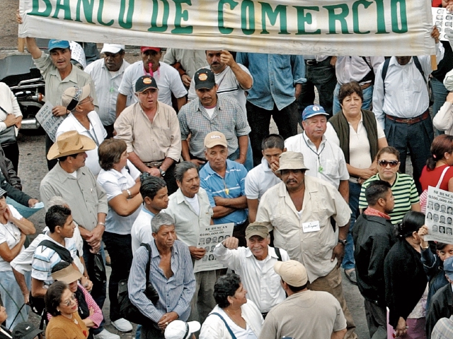 La Junta Monetaria ordenó intervenir el Banco de Comercio en enero del 2007. (Foto Prensa Libre: Hemeroteca)