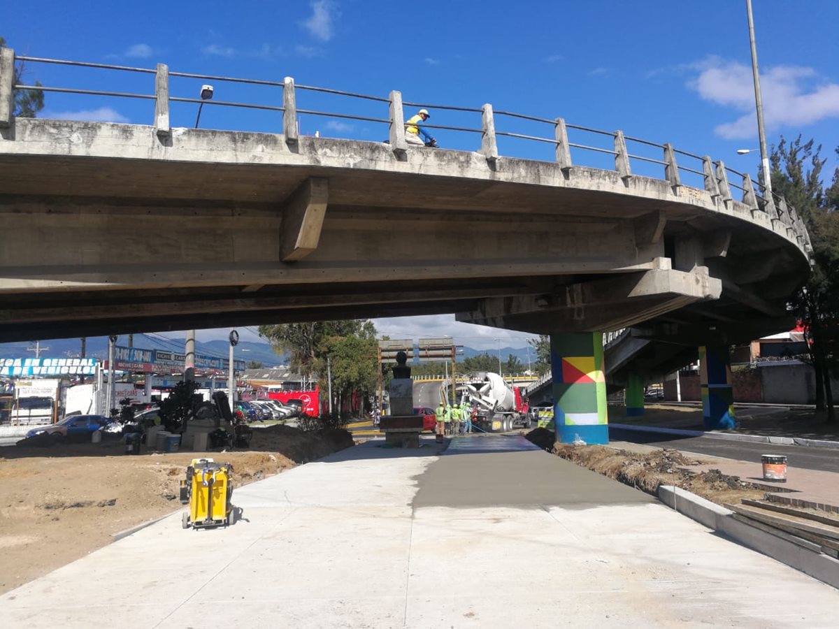 Una de las estaciones de la Línea 7 del Transmetro estará ubicada en el ingreso a la Universidad de San Carlos. (Foto Prensa Libre: Edwin Pitán)