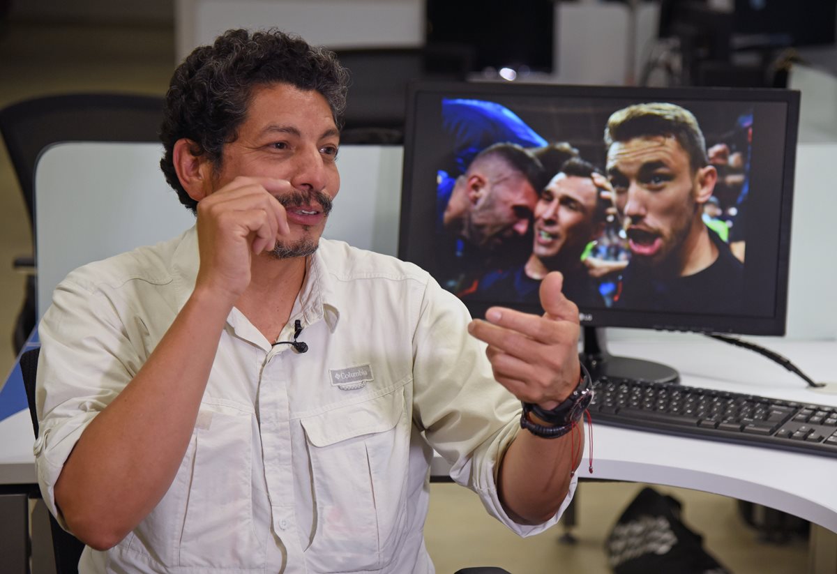 Yuri Cortez relata como vivió el momento en el que fue derribado por los jugadores de la selección de Croacia durante la celebración del gol de Mario Mandzukic. (Foto Prensa Libre: AFP)