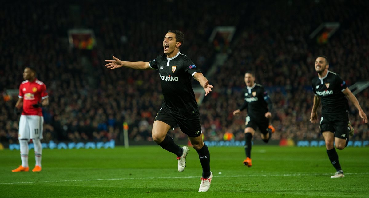 Wissam Ben Yedder del Sevilla celebra luego de anotar su segundo gol al Manchester United. (Foto Prensa Libre: EFE)