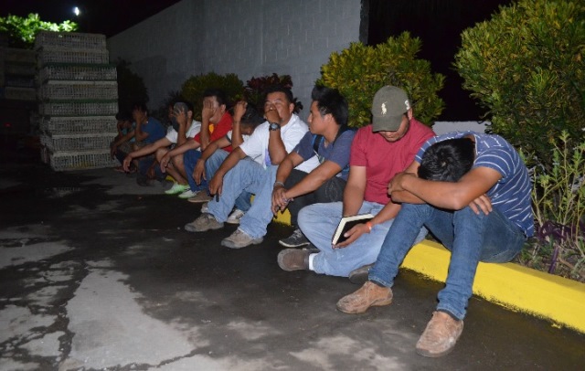 Entre los detenidos hay dos menores de edad. (Foto Prensa Libre: Jorge Tizol)