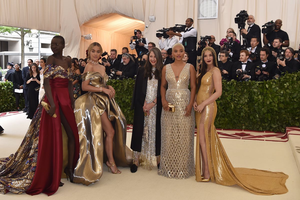 Alek Wek, Jasmine Sanders, Valerie Messika, Kiersey Clemons y Olivia Munn.