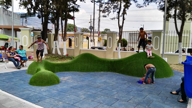 El parque tiene un diseño integral, ideal para la convivencia recreativa de personas de todas las edades. (Foto Prensa Libre: Hugo Oliva)