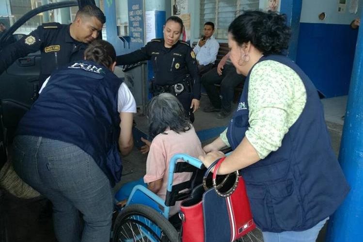 En una comunidad de Gualán, Zacapa, una mujer de 90 años sobrevivía sola en una vivienda de adobe y bajareque. (Foto Hemeroteca PL)