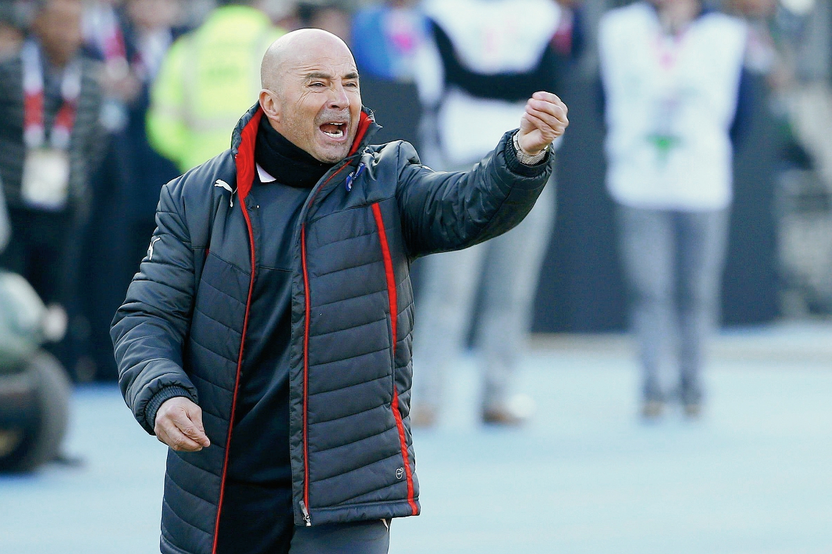 El entrenador de Chile Jorge Sampaoli, durante el partido Chile-Argentina, de final de la Copa América de Chile 2015. (Foto Prensa Libre: EFE)