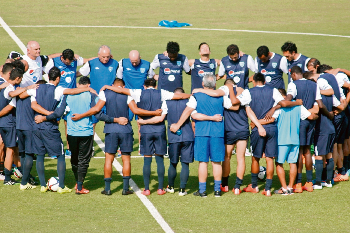 Los seleccionados confían en hacer un mejor juego ante los caribeños, que le de el pase a la siguiente ronda del camino a Rusia. (Foto Prensa Libre: Cortesía Fedefutbol)