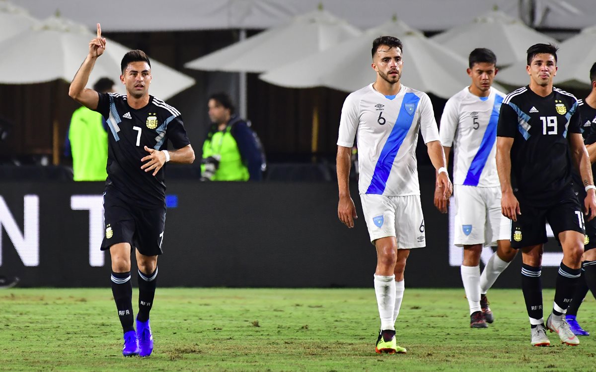 Gonzalo Martínez celebró así el primer tanto de la selección de Argentina. (Foto Prensa Libre: AFP)