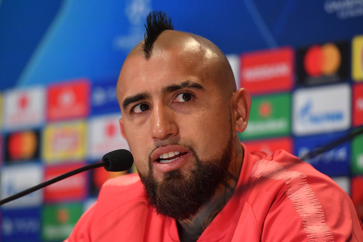 El chileno Arturo Vidal, en conferencia de prensa. (Foto Prensa Libre: AFP)