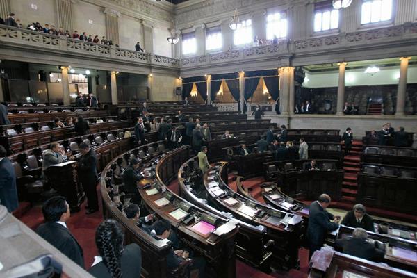 Un total de 76 empleados, de 52 diputados, eluden marcaje normal con tarjetones. (Foto Prensa Libre: Hemeroteca PL)