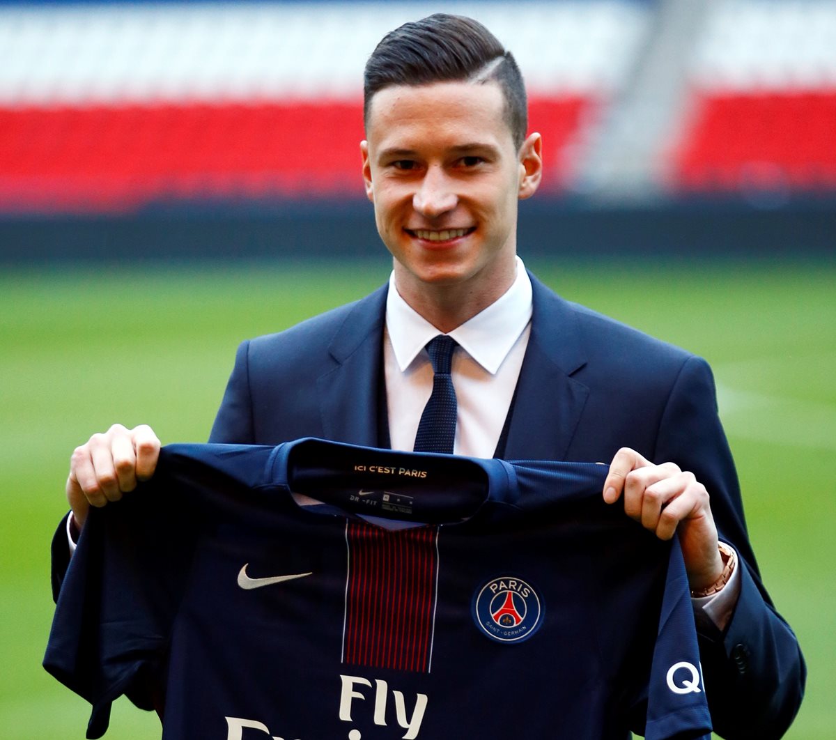 El aleman Julian Draxler fue presentado como nuevo fichaje del PSG. (Foto Prensa Libre: AFP)