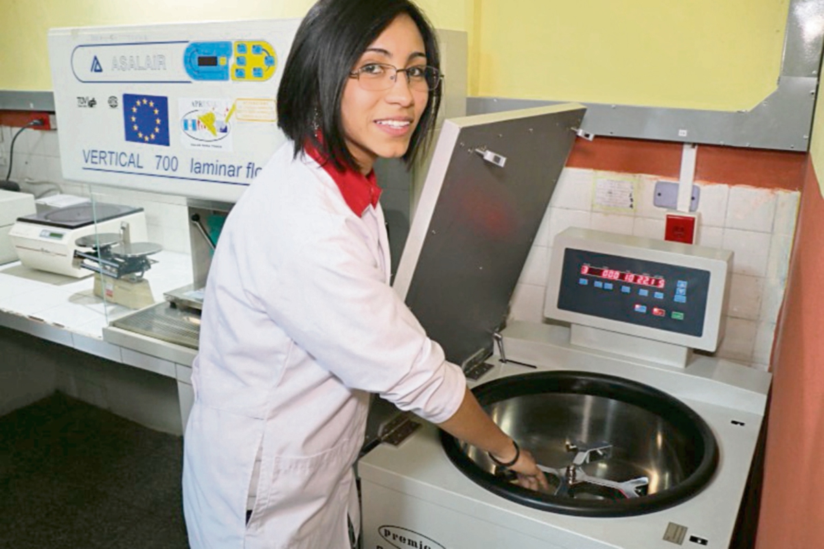 Centrifugadora que fue donada al Hospital Regional de Cobán, Alta Verapaz.