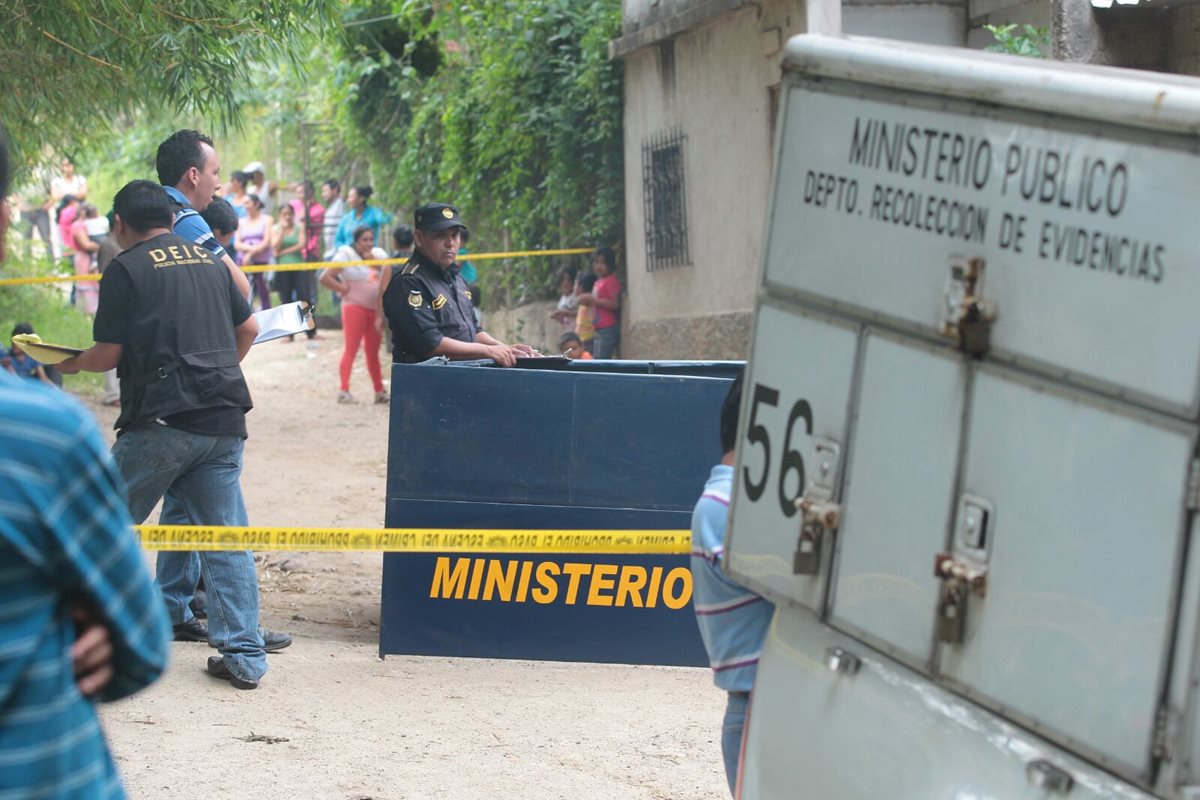 Juan José Cox habría sido atacado por un guardia de seguridad privada en la aldea Los Vados, San Pedro Ayampuc. (Foto Prensa Libre: Álvaro Interiano)