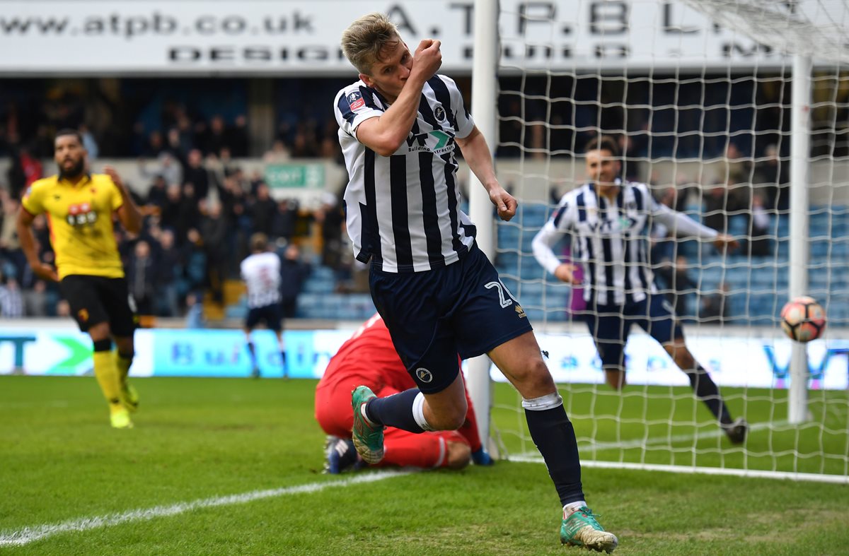 Steve Morison, del Millwall, celebra luego de anotar el primer gol sobre el Watford. (Foto Prensa Libre: AFP)