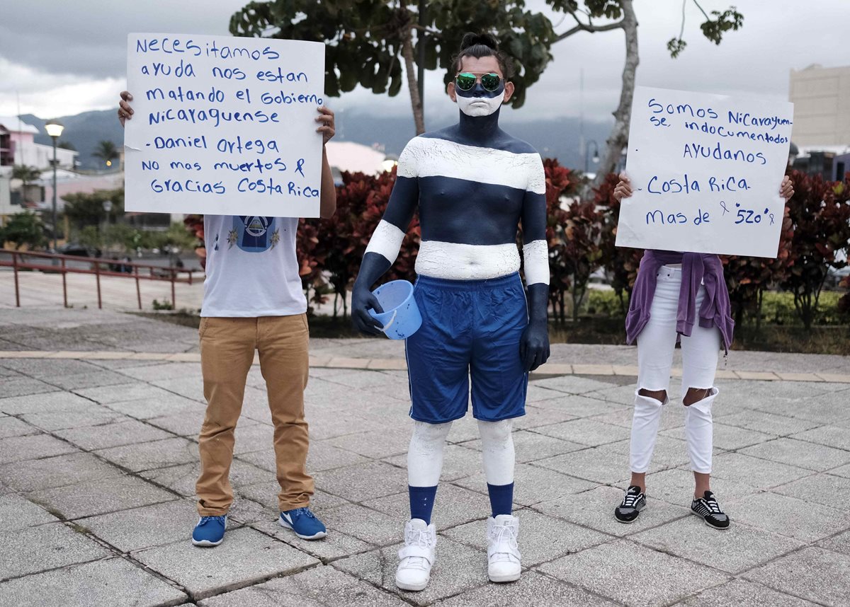 Nicaragüenses se manifestaron en una vigilia en Costa Rica para recordar a los muertos de la crisis sociopolítica que vive Nicaragua. (EFE)