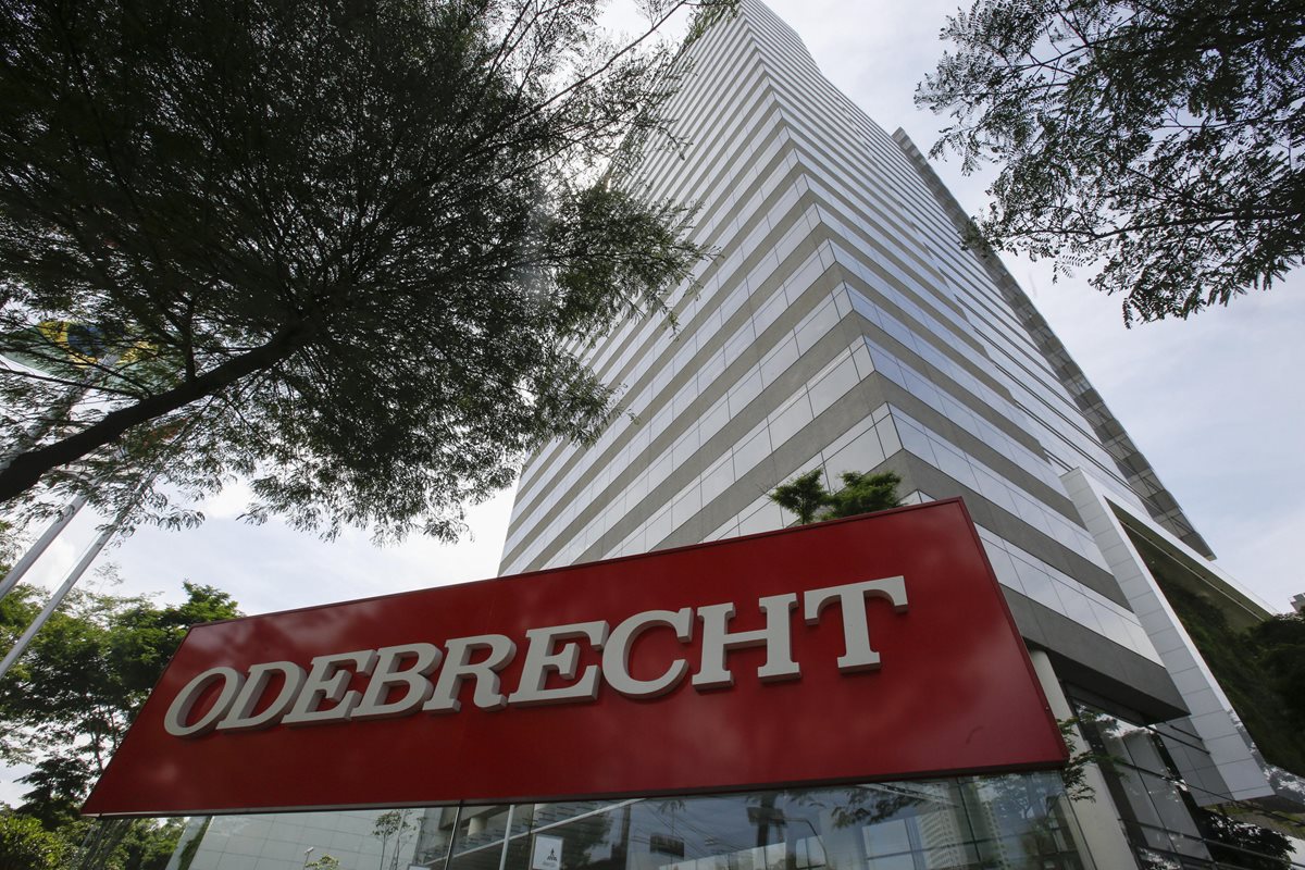 La brasileña Odebrecht aceptó los cargos y pagará a tres países por borrar las acusaciones. (Foto Prensa Libre: EFE)