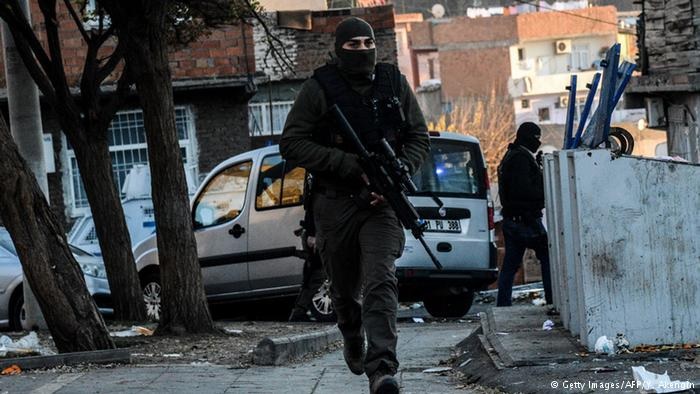 Ataque con carro bomba en Turquía deja seis muertos. (Foto Prensa Libre: AFP)