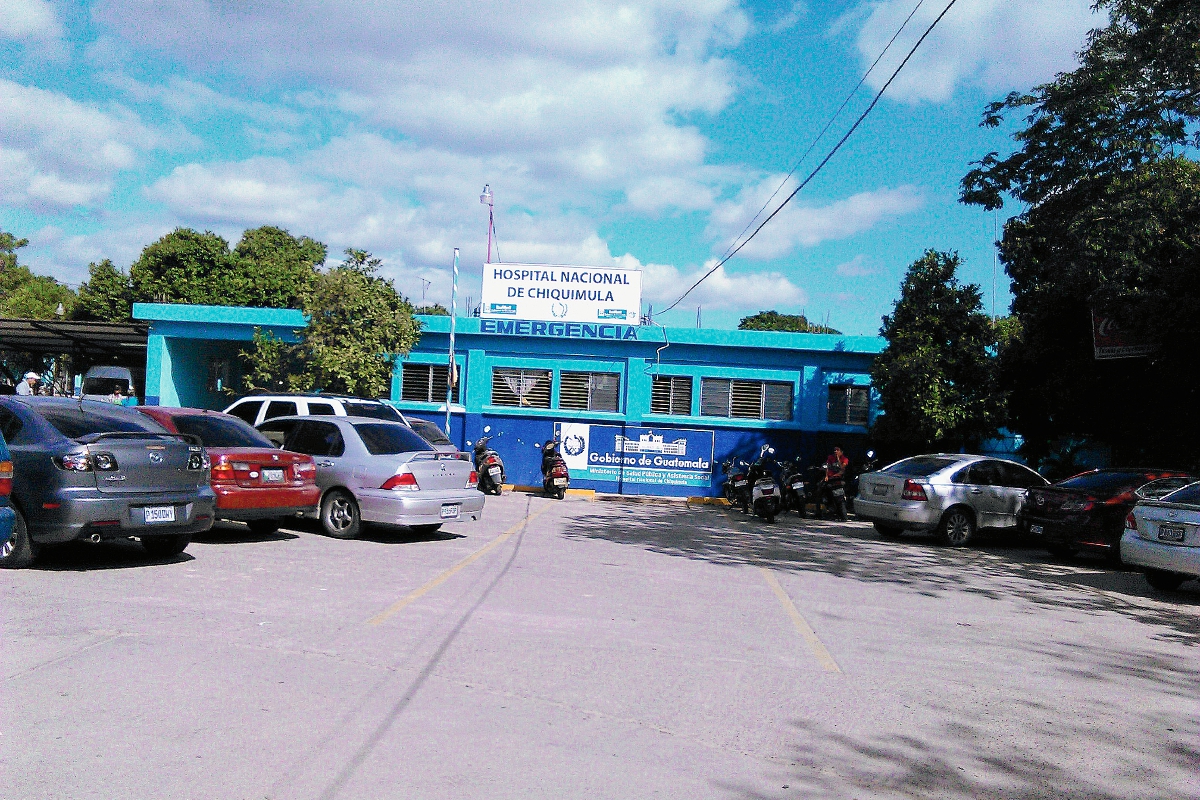 Los heridos fueron trasladados al Hospital Nacional de Chiquimula. (Foto Prensa Libre: Edwin Paxtor)