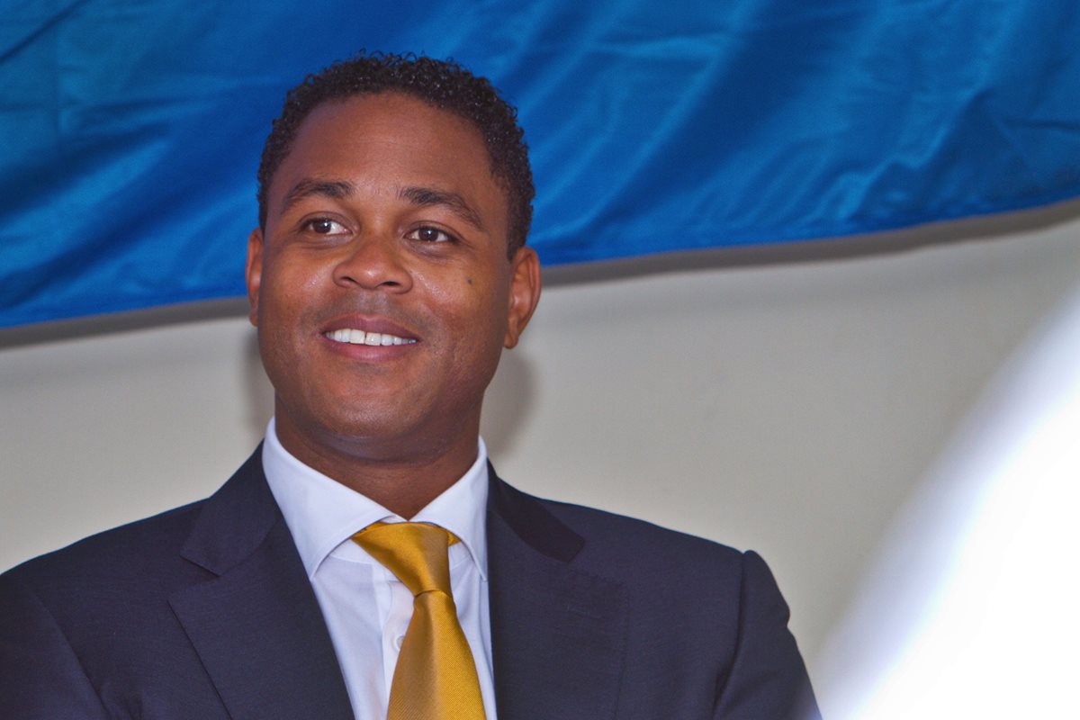 Patrick Kluivert fue contratado por el París Saint Germain. (Foto Prensa Libre: AFP).