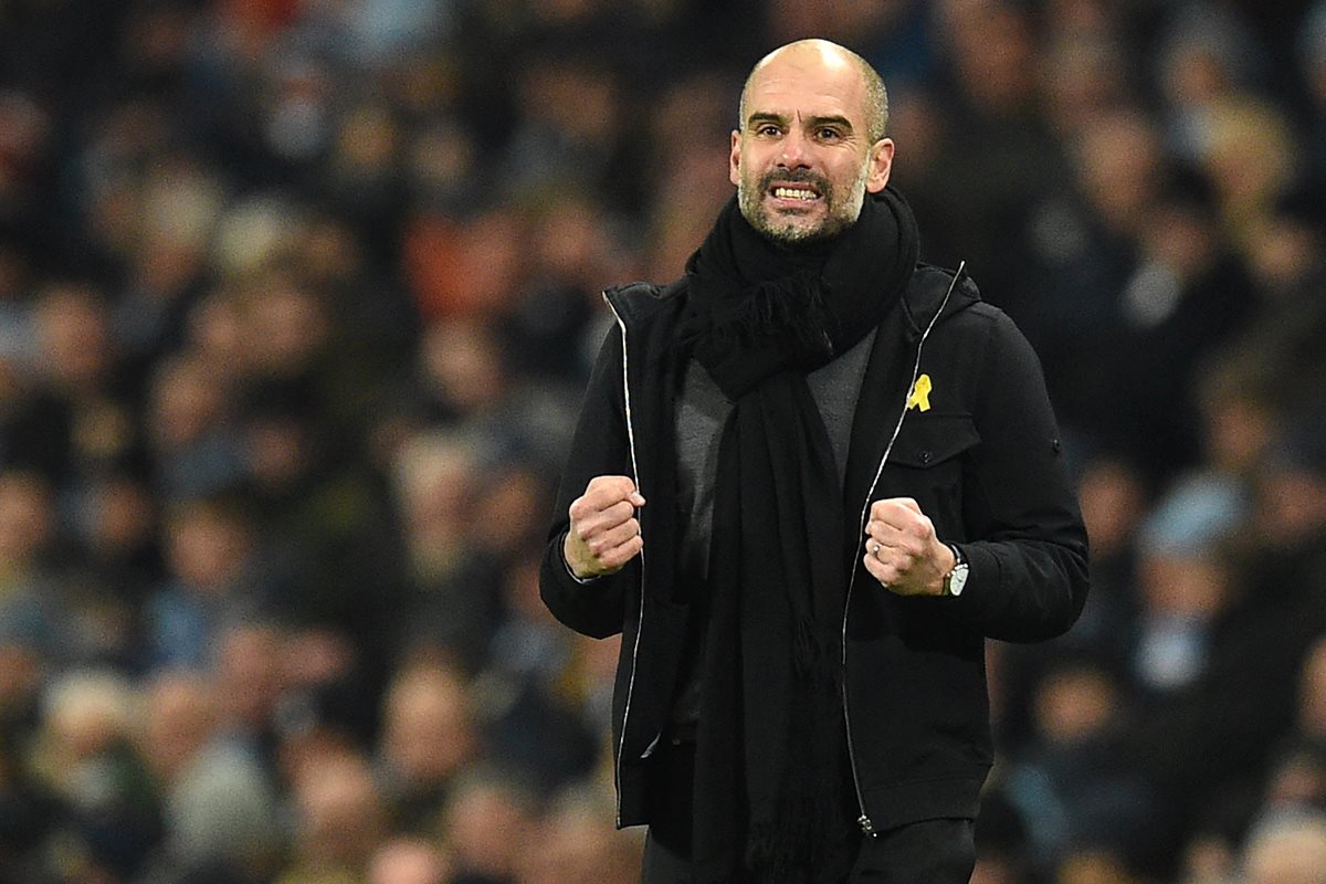 Josep Guardiola busca el triplete de torneos nacionales en el futbol inglés. (Foto Prensa Libre: AFP)