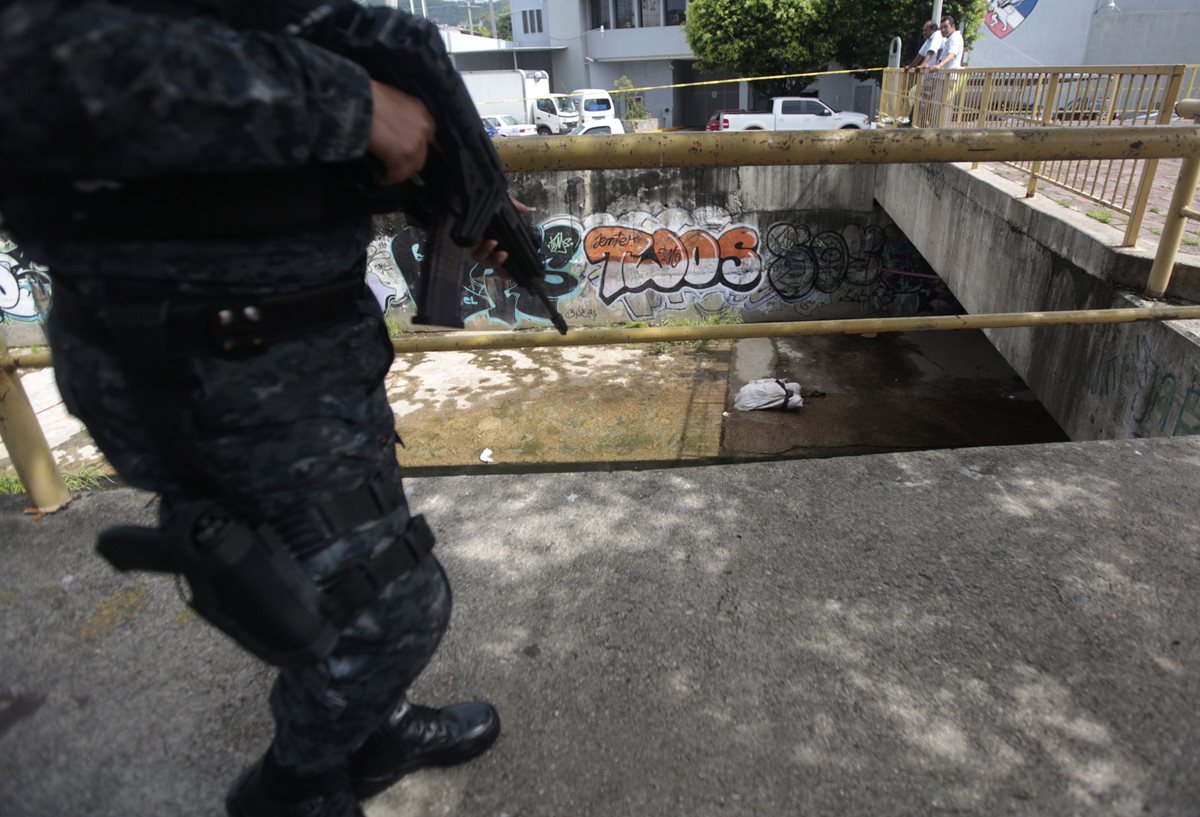 Acapulco, la zona más turística de Guerrero, se ha convertido en los últimos años en una de las ciudades más peligrosas del mundo. (Foto Prensa Libre: AFP).