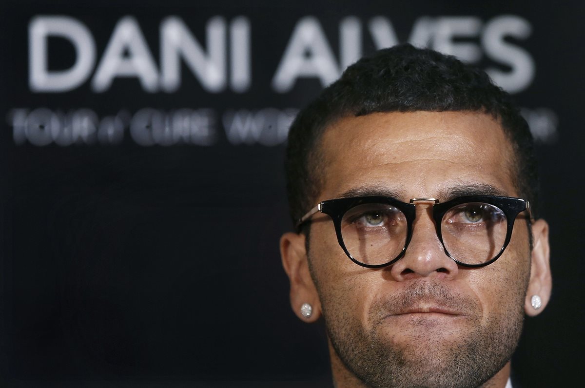 Fotografía de archivo del exjugador del FC Barcelona Dani Alves que tiene una deuda con Hacienda de €1,3 millones, y es una de las novedades de la lista de morosos de la Agencia Tributaria. (Foto Prensa Libre: EFE)