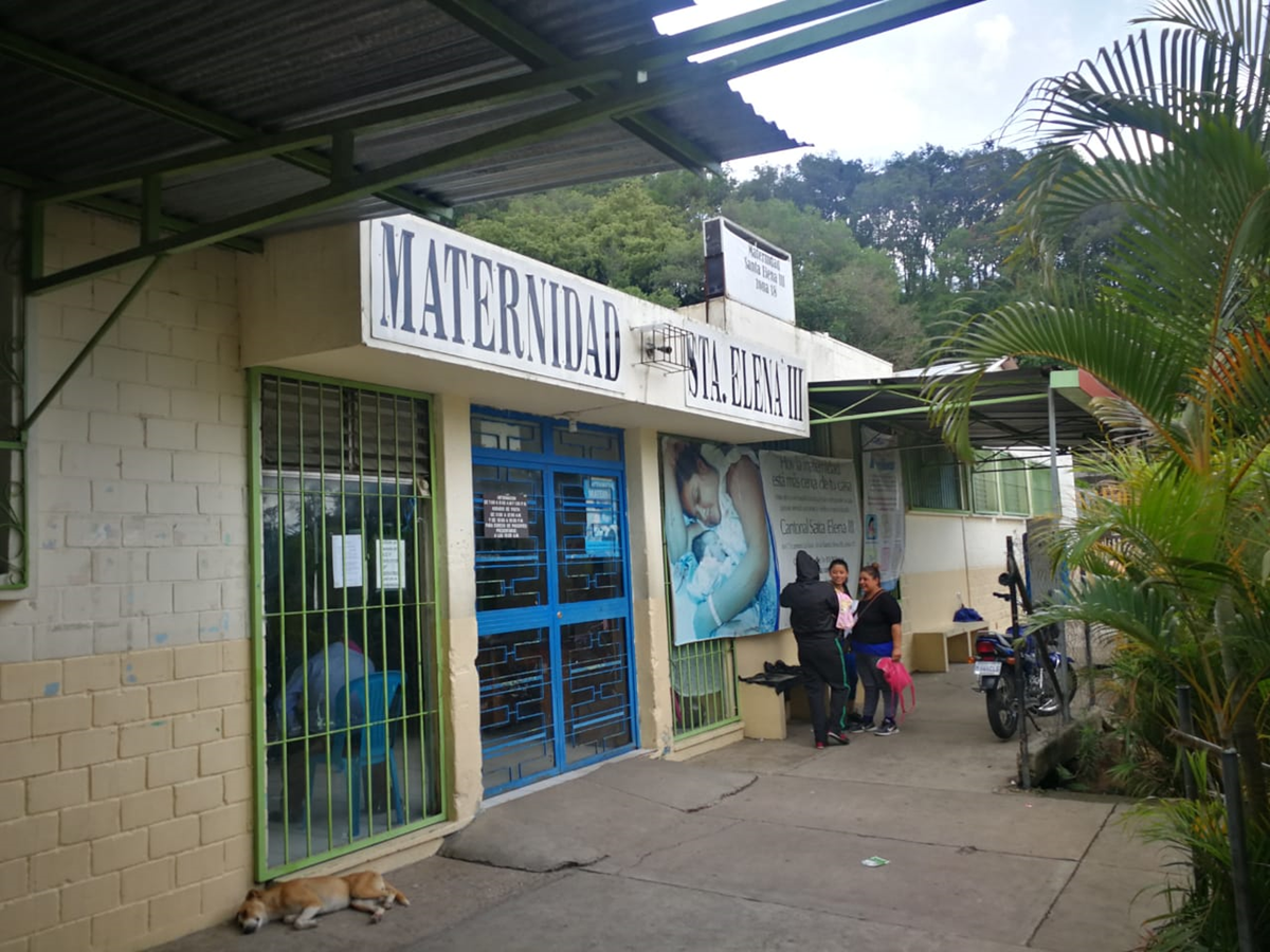 Hospital Santa Elena de la zona 18, donde autoridades encontraron medicamento hasta con 10 años de vencido. (Foto Prensa Libre: José Manuel Patzán).