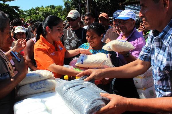 Agricultores de Santo Domingo Suchitepéquez reciben  ayuda alimentaria.