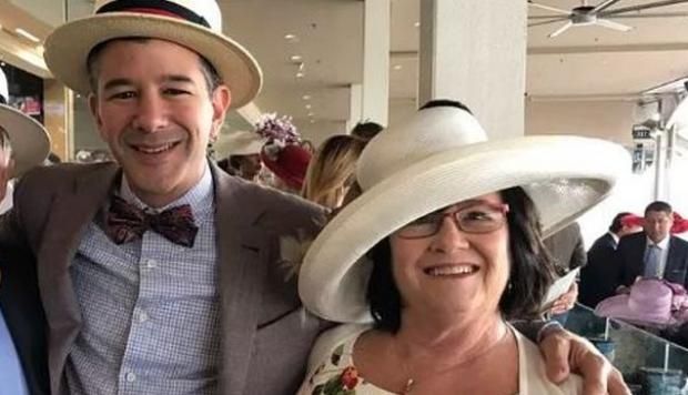 Travis Kalanick, fundador de Uber, junto a su madre Bonnie, quien murió en un accidente. (Foto Prensa Libre: @primerahora)