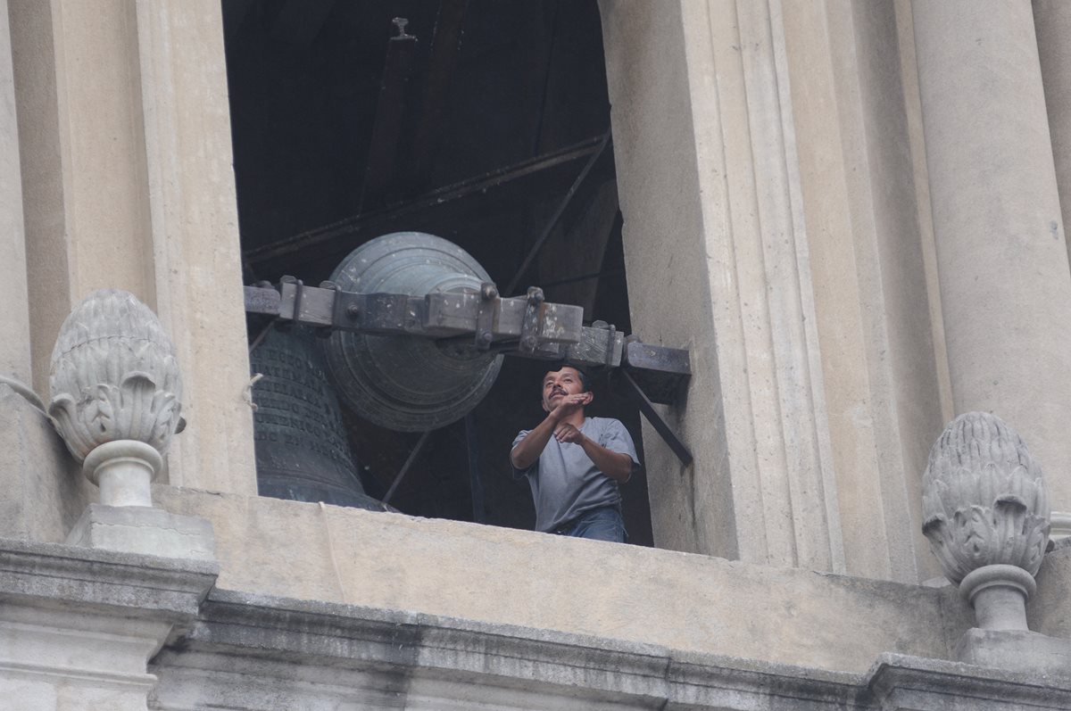 Al momento en que Benedicto XVI anunciaba su renuncia todas las iglesias de Guatemala repicaron sus campanas. En la foto una de las campanas de la Catedral Metropolitana. (Foto: Hemeroteca PL)