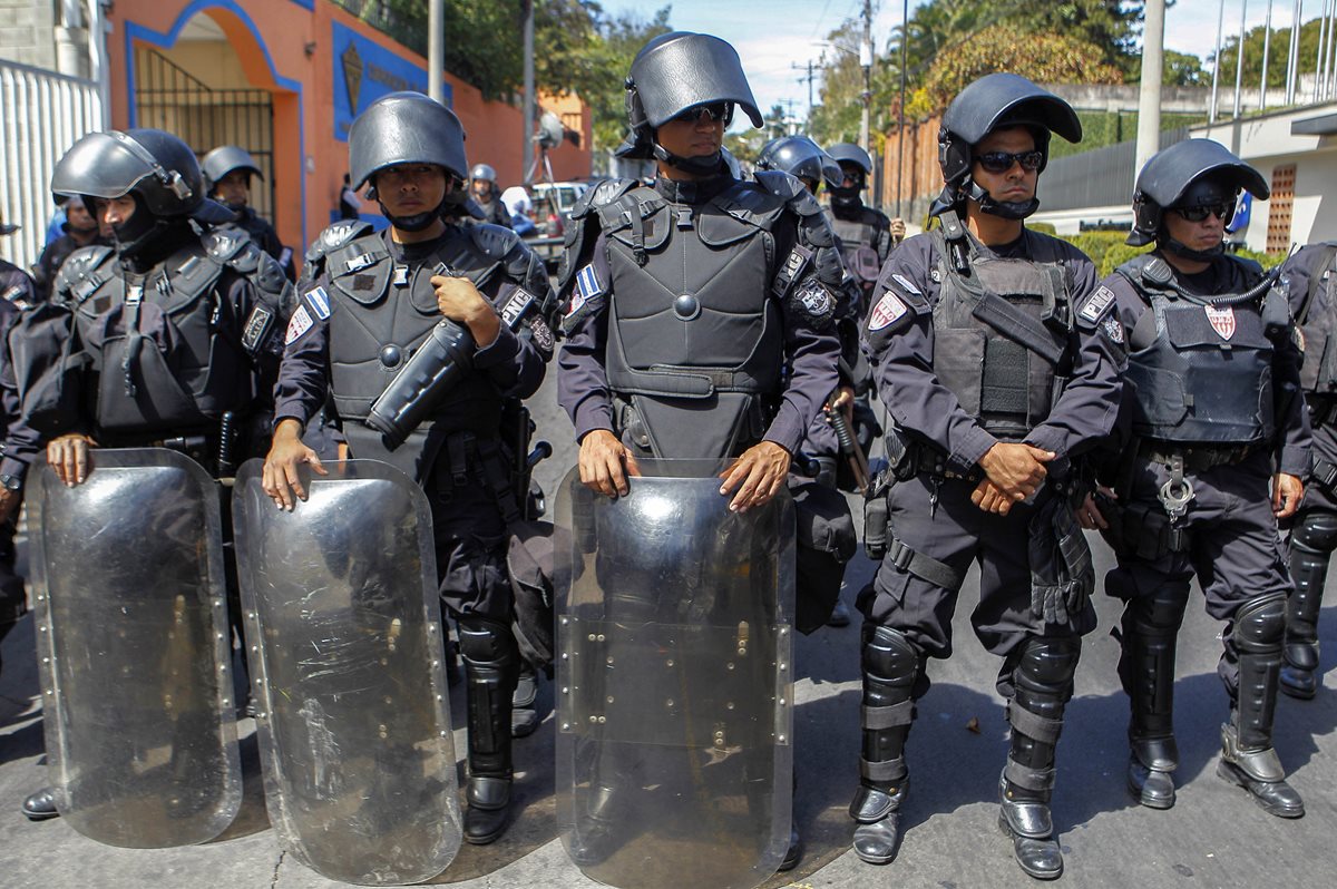 El 24 de agosto del 2015, la Sala de lo Constitucional de la Corte Suprema de Justicia de El Salvador consideró que las pandillas son “grupos terroristas”. (Foto Prensa Libre: EFE).