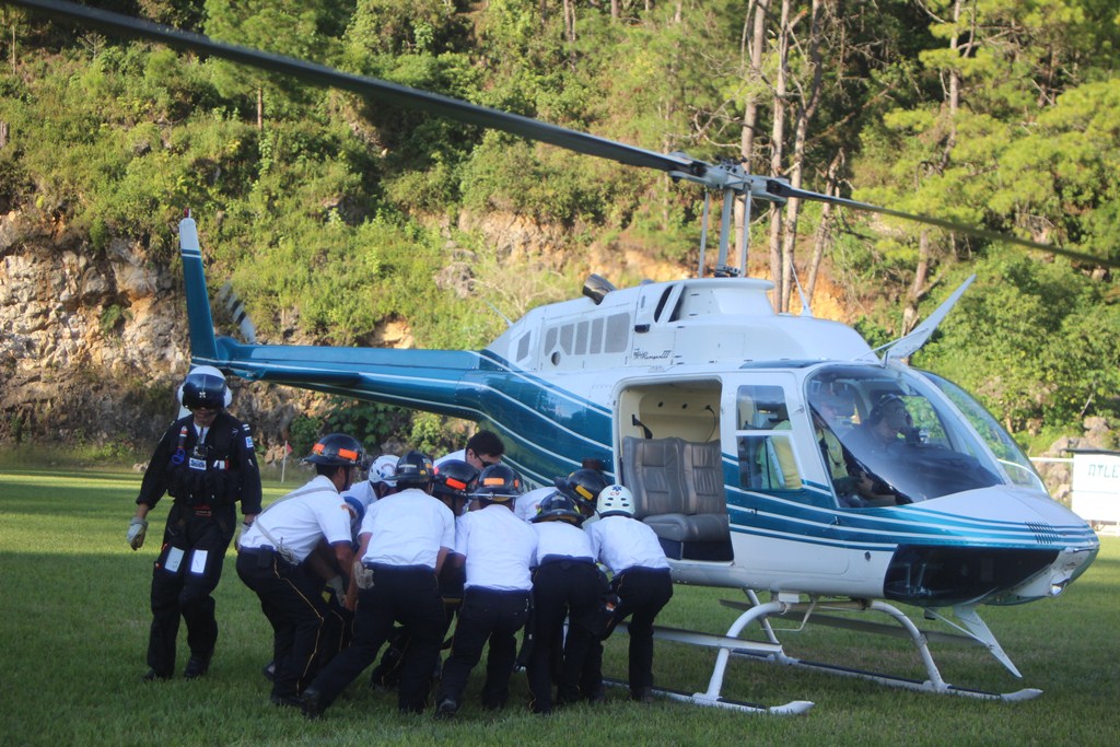 Socorristas participan en simulacro en Cobán, Alta Verapaz. (Foto Prensa Libre: Ángel Tax)