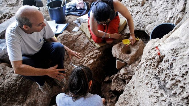 Los rastros fueron hallados en morteros que habían sido cavados sobre el piso de una cueva en Israel. (GETTY IMAGES)