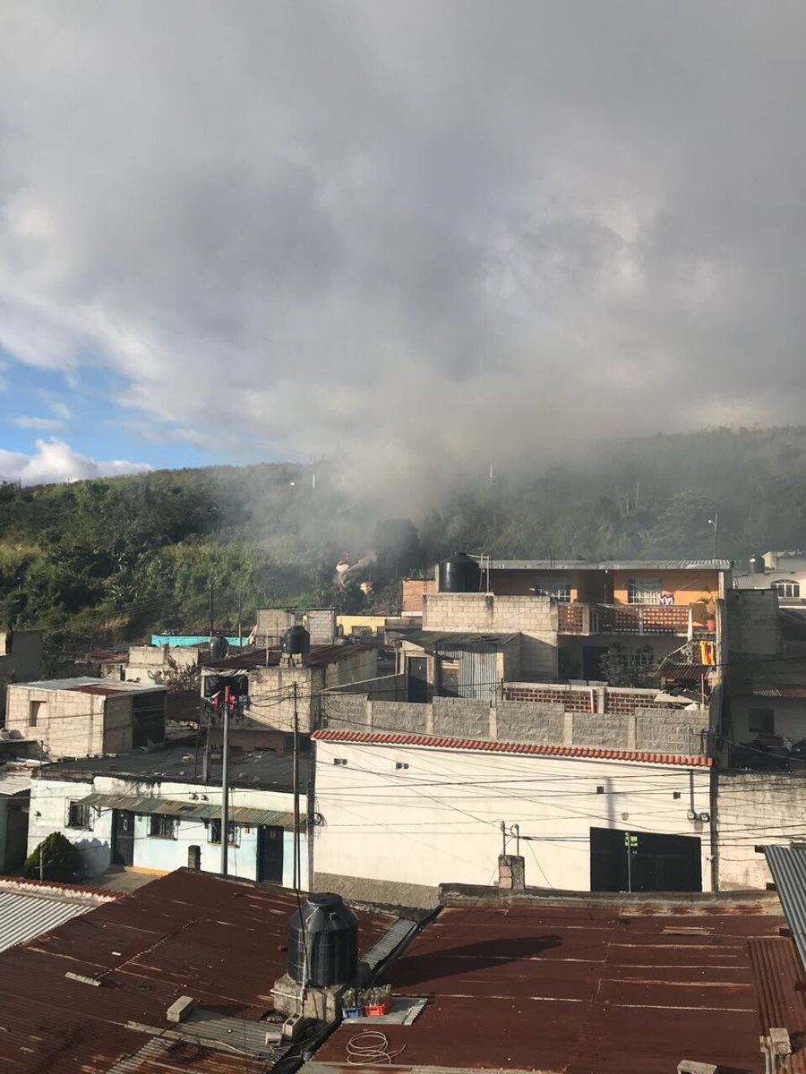 Desde casas cercanas al percance los vecinos comparten imágenes.