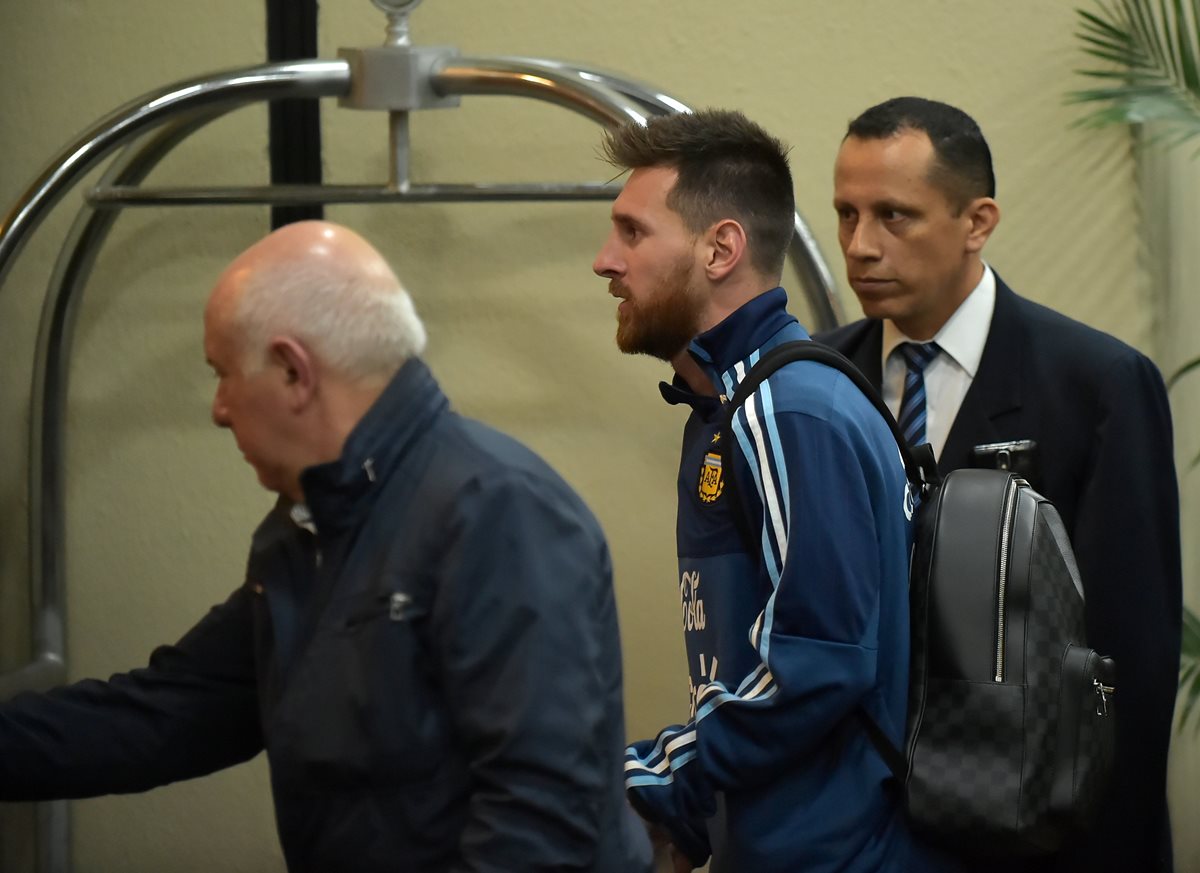 Argentina ya se encuentra en Ecuador para afrontar el partido de todo o nada contra la selección local. (Foto Prensa Libre: AFP)