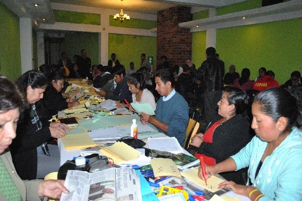 Docentes aprenden estrategias de lectura.