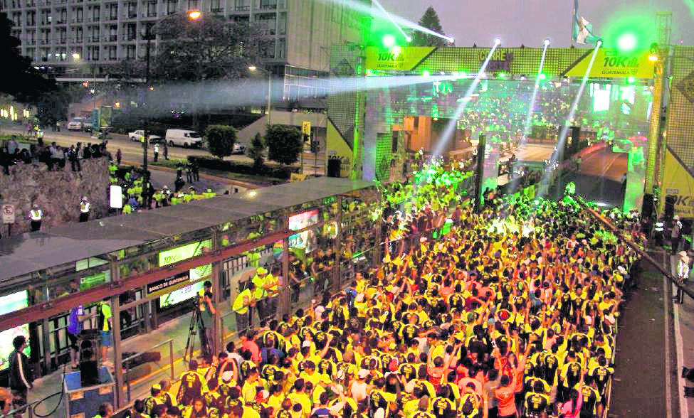 Los 10k nocturnos de la Ciudad e Guatemala es una competencia que disfrutan los guatemaltecos desde hace 7 años. (Foto Hemeroteca PL)