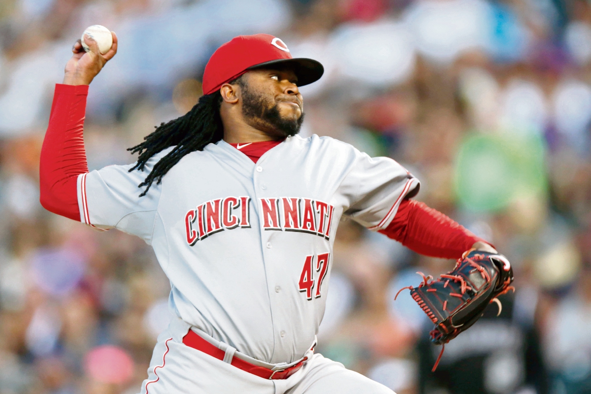 El pitcher Johnny Cueto llega de Cincinnati para reforzar a los reales, se espera que el viernes pueda debutar. (Foto Prensa Libre: AP)