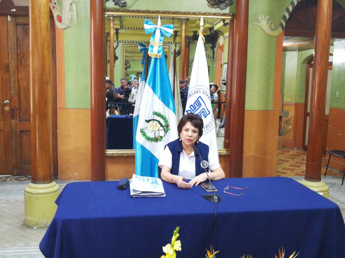 Dirigentes de FCN-Nación y la UNE cuestionan a la expresidente del TSE luego de que se reactivaran las auditorias por gastos de campaña electoral. (Foto Prensa Libre: Javier Lainfiesta)