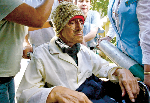 El general Chupina Barahona se entrega a la policía y es trasladado a un sanatorio privado. (Foto: Hemeroteca PL)