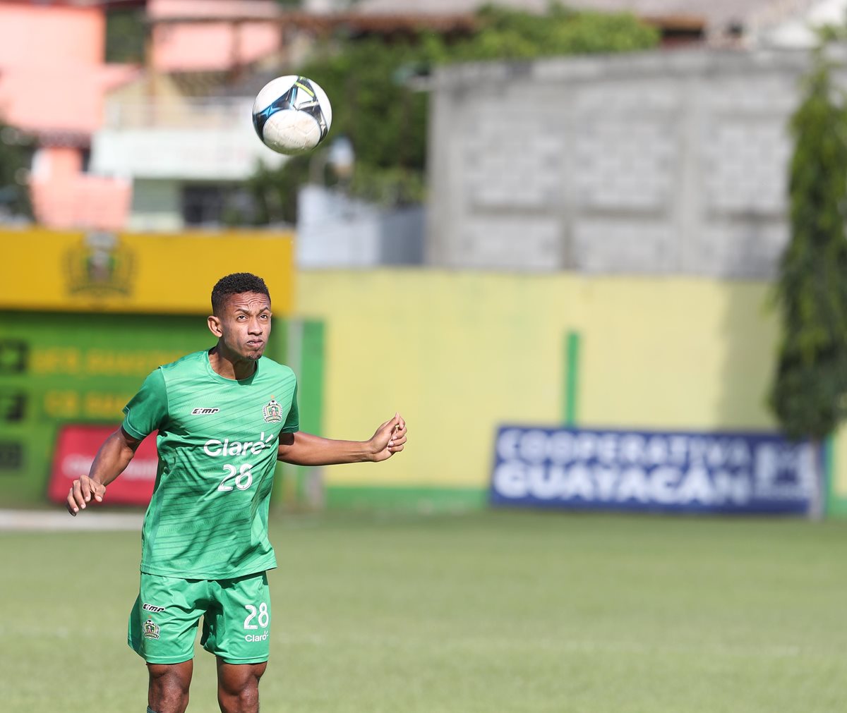 El colombiano Corena es el comodín en el armado de Amarini Villatoro. (Foto Prensa Libre: Edwin Fajardo)