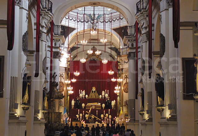 Altar en la Basílica del Rosario, recuerda la suntuosidad de años pasados. (Foto: Néstor Galicia)