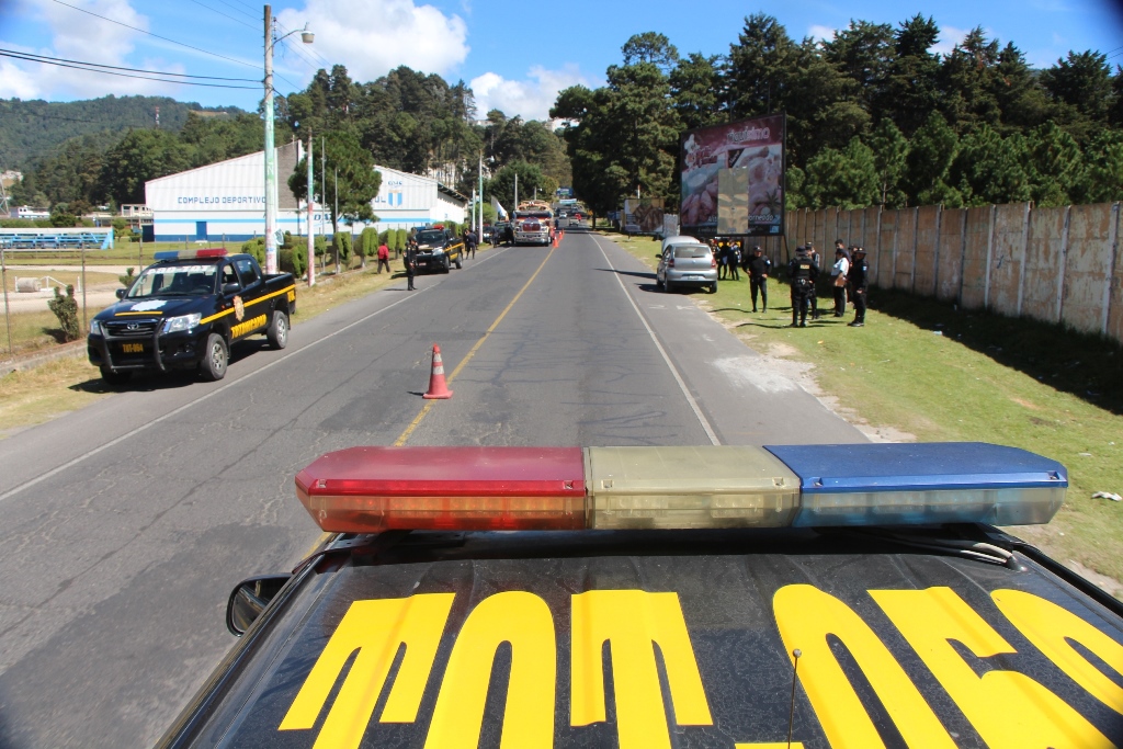 Uno de los operativos que autoridades efectúan en la cabecera de Totonicapán. (Foto Prensa Libre: Édgar Domínguez).