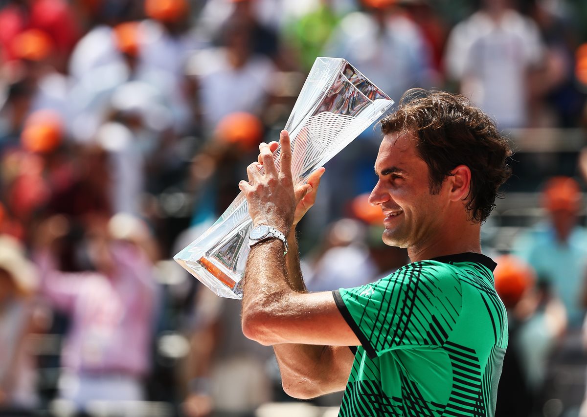 Roger Federer se coronó campeón del Masters 1000 de MIami al vencer al español Rafael Nadal. (Foto Prensa Libre: APF).