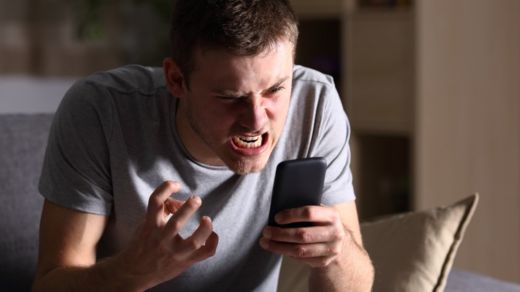 Si tu teléfono te desespera porque se agota poco después de haberlo tenido en carga la causa no siempre está en la batería. La culpa puede ser del cargador. GETTY IMAGES