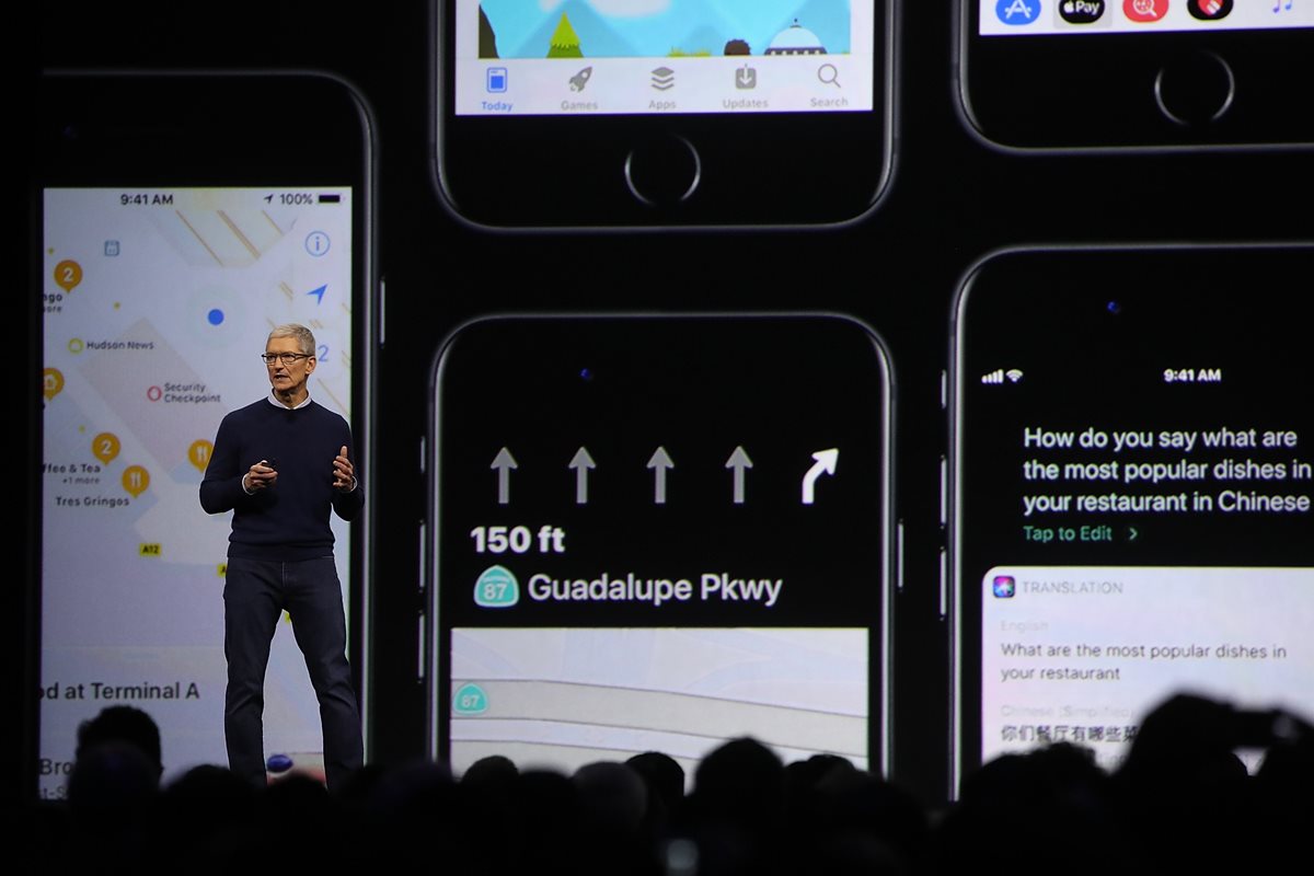 Tim Cook anuncia los nuevos productos tecnológicos en el Apple Worldwide Developer Conference, en San José, California. (Foto Prensa Libre, AFP).