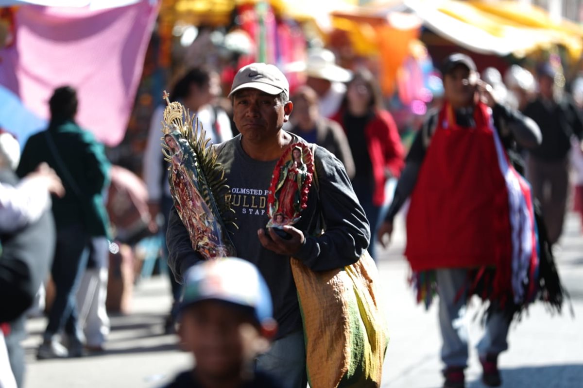 Además del mercadito también se aprecia un cantidad considerable de vendedores ambulantes.